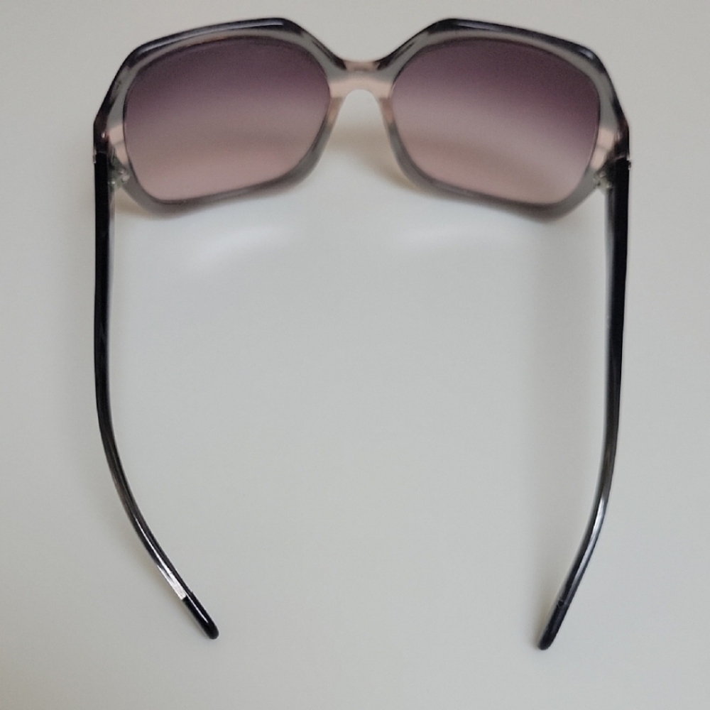 Tory Burch Gray Sunglasses No Callouts - Picture 9 of 12